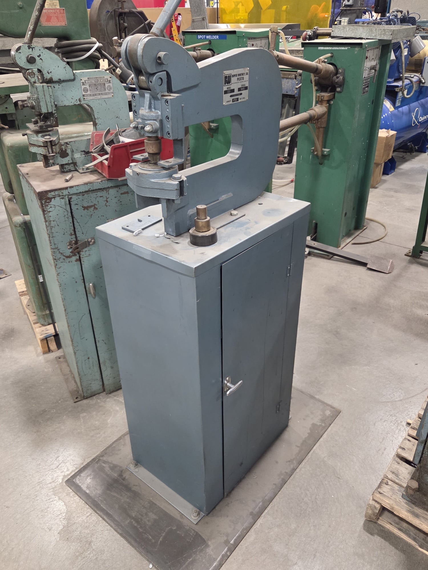 Roper Whitney 4 Ton Model #218 Manual Punch w/ Stand