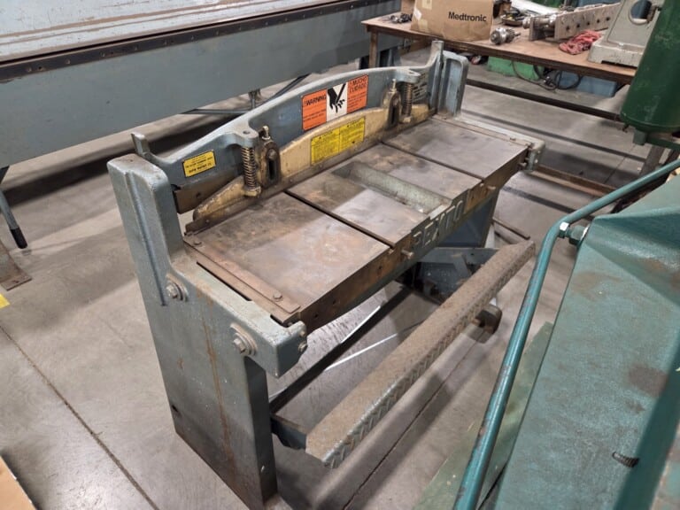 Roper Whitney Foot Shear Model 137 36″ x 16ga. Capacity. Comes with Back Gauge and Front Sheet Support.
