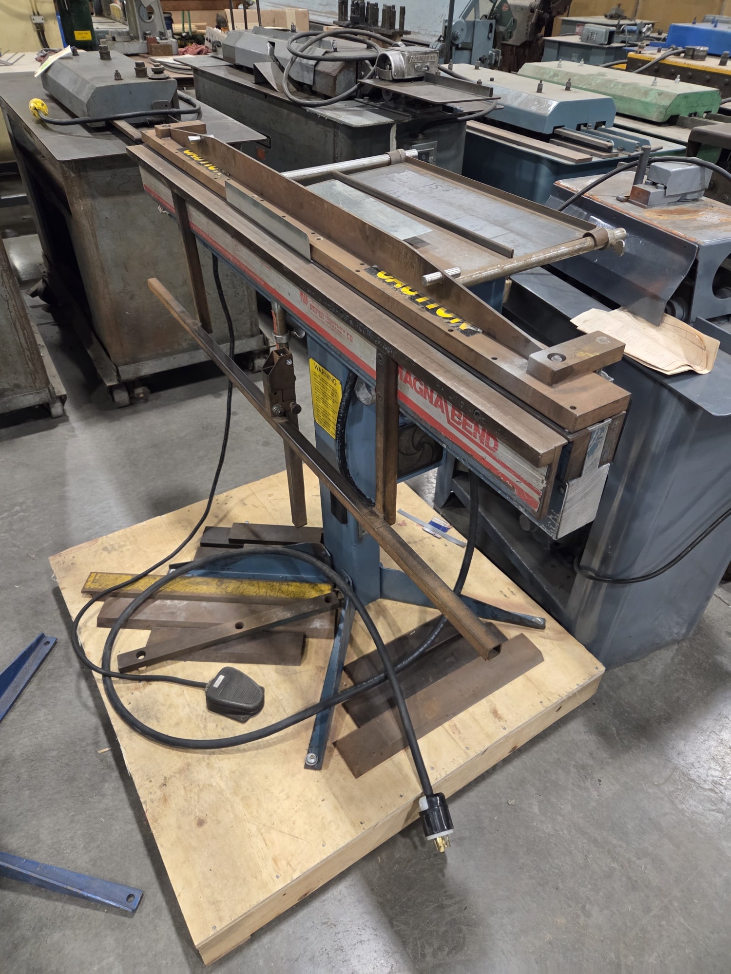 Roper Whitney Magnabend 4′ w/ tooling 110V