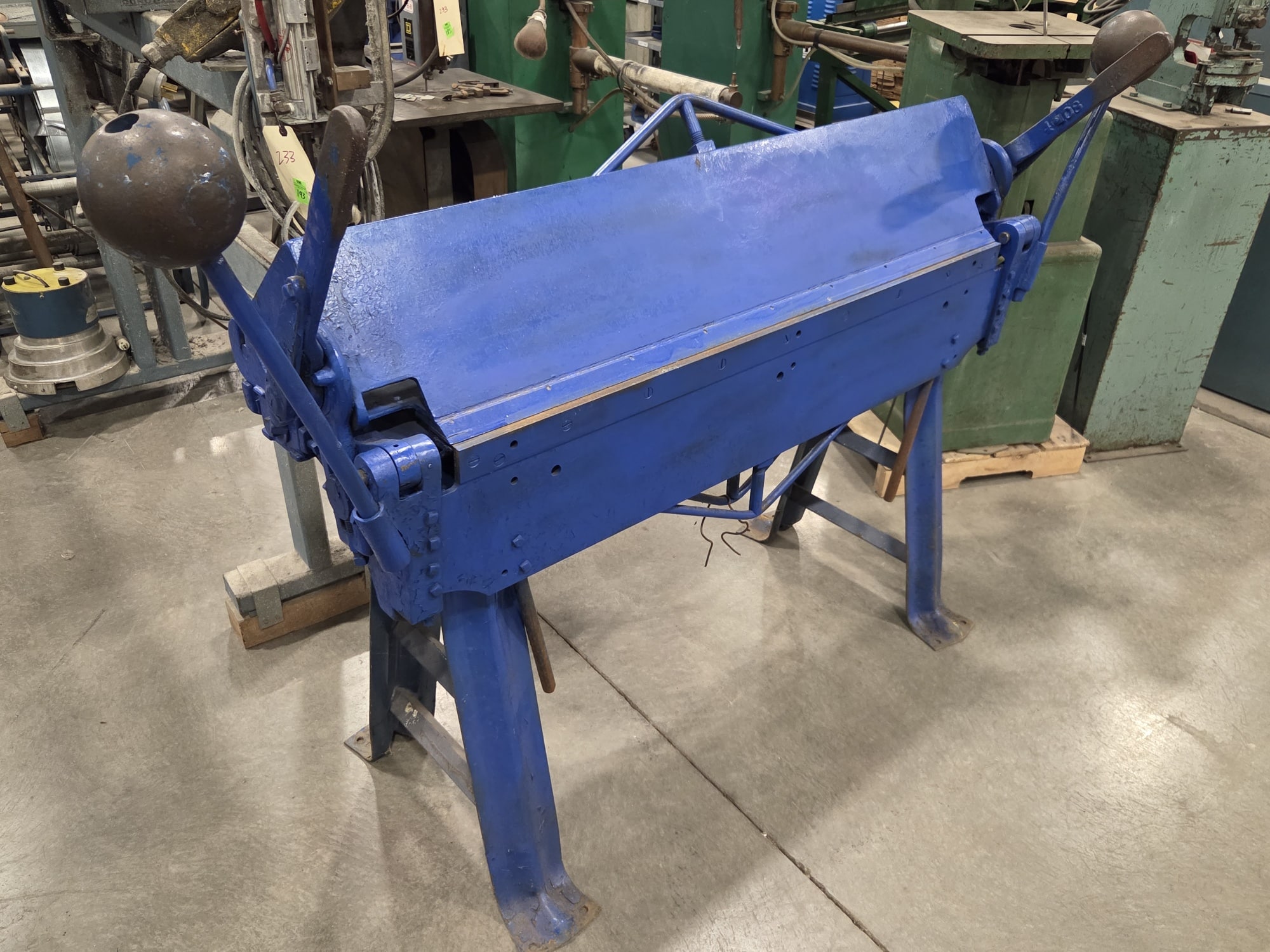 Whitney Jensen Model 416 (4′ x 16ga.) Handbrake (Single Handle Open / Close) Floor Model s/n34638